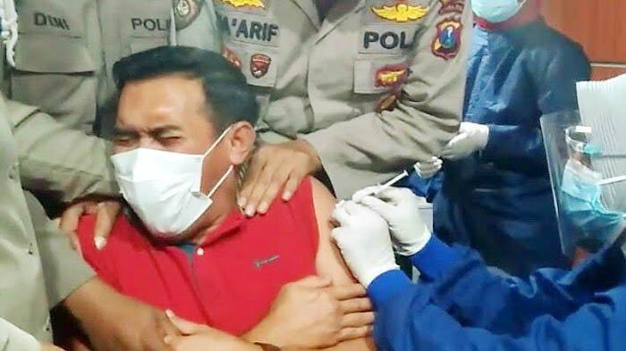 Kasat Resnarkoba Polres Lumajang, AKP Ernowo ketakutan saat akan disuntik vaksin Covid-19, Rabu (10/3/2021).