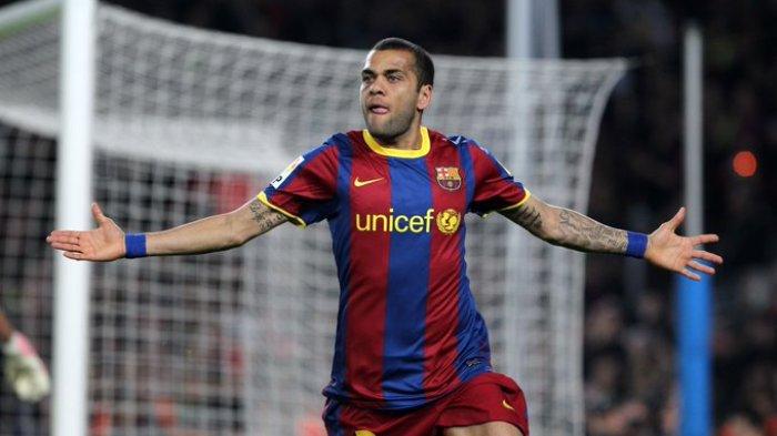 Dani Alves setelah mencetak gol untuk Barcelona