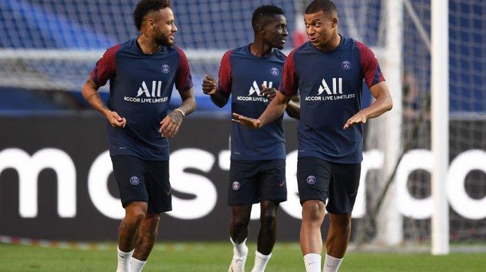 Duo penyerang PSG Neymar dan Kylian Mbappe