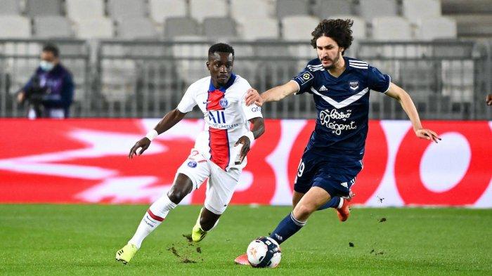Gelandang Bordeaux Yacine Adli yang dikabarkan sedang diincar AC Milan