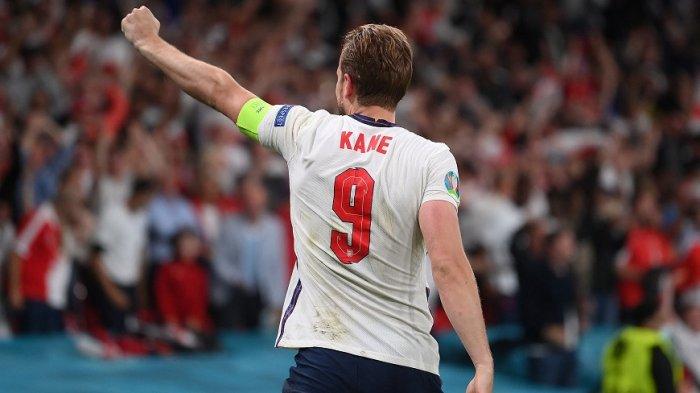 Selebrasi Striker Timnas Inggris Harry Kane setelah mencetak gol selama pertandingan sepak bola semifinal UEFA EURO 2020 antara Inggris dan Denmark di Stadion Wembley di London pada 8 Juli 2021.