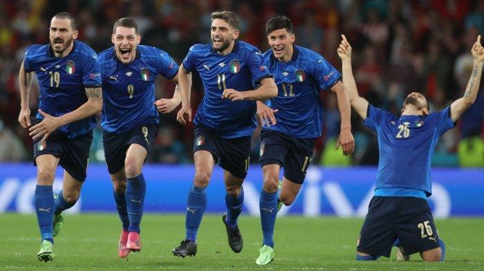 Ekspresi kegembiraan penggawa Italia usai memenangi adu penalti lawan Spanyol di babak semifinal Euro 2020
di Stadion Wembley, London, Inggris, Rabu (7/7/2021) pukul 02.00 dini hari WIB.