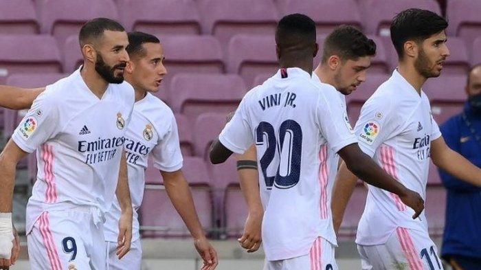 Para pemain Real Madrid merayakan gol Sergio Ramos ke gawang Barcelona pada laga El Clasico di Stadion Camp Nou, 24 Oktober 2020