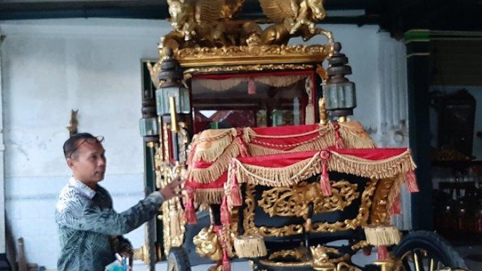 Kereta kencana kuno di nDalem Yudhanegaran Yogyakarta