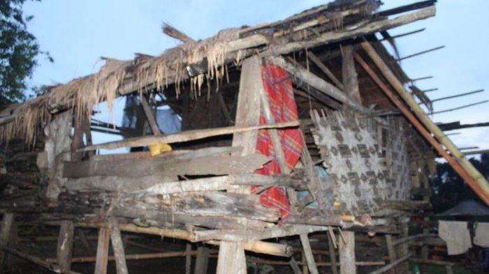 Rumah milik Regina Deta Karere di Kampung Rada Loko, Desa Mali Iha, Kecamatan Kodi, Kabupaten Sumba Barat Daya, Nusa Tenggara Timur (NTT), Minggu (6/12/2020) sore.