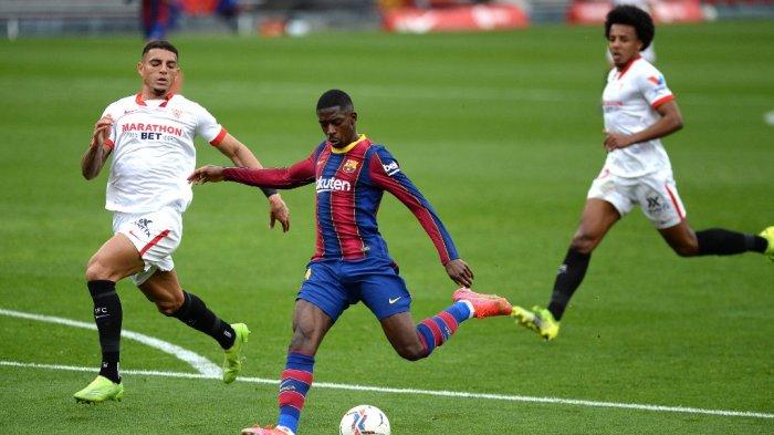 Ousmane Dembele mencetak gol di liga Spanyol Sevilla FC vs FC Barcelona di stadion Ramon Sanchez Pizjuan di Seville pada 27 Februari 2021.