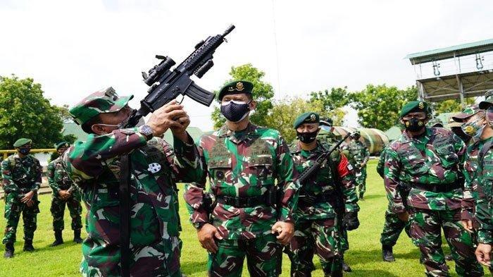 Ilustrasi - Asops KASAD mengecek kesiapan pasukan Yonif Para Raider 501 Kostrad yang akan dikirim untuk menumpas KKB Papua di Intan Jaya. Panglima TNI Marsekal Hadi Tjahjanto akan segera mengirimkan 450 prajurit Yonif para Raider 501 Kostrad ke Intan Jaya. (kostrad.mil.id)