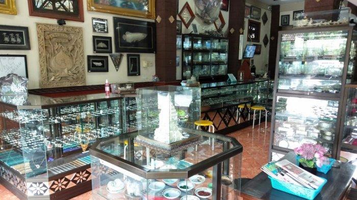 Toko kerajinan perak yang masih buka di Jalan Kemasan, Kotagede, toko Indriana Silver.