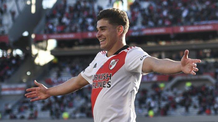 Penyerang River Plate Julian Alvarez disebut menjadi incaran AC Milan