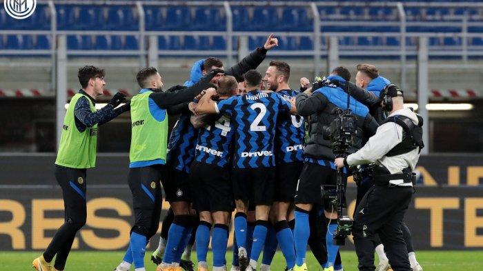 Selebrasi pemain Inter seusai kalahkan AC Milan di perempat final Coppa Italia di Giuseppe Meazza, Rabu (27/1/2021) dini hari WIB.