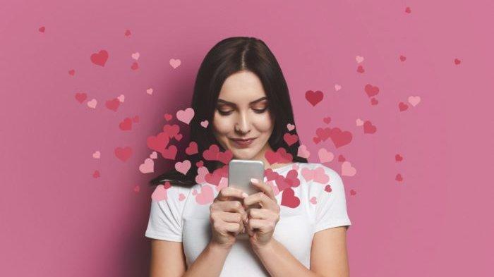 Smartphone berwarna krem, pink, atau sejenisnya bisa membuat orang tersayang senang.