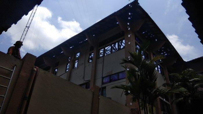 Gedung pasca Sarjana Fakultas Bisnis dan ekonomika, Universitas Islam Indonesia (UII) yang berada di Condongcatur, Depok, Sleman terbakar, pada Sabtu (27/2/2021) siang.