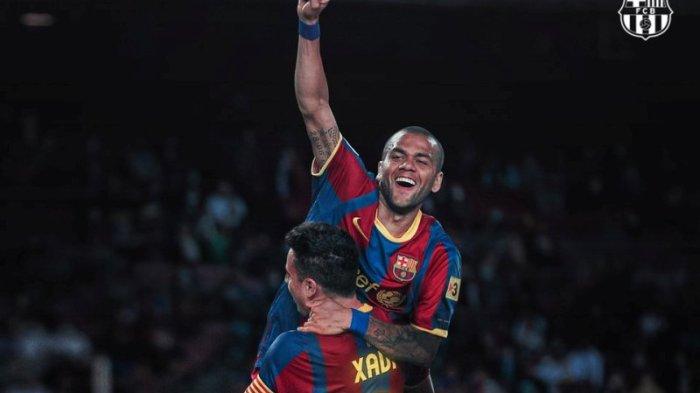 Xavi Hernandez dan Dani Alves