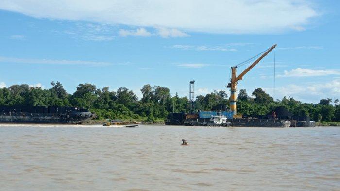 i
Ilustrasi, Aktivitas transportasi batubara di sungai Sesayap, Kecamatan Malinau Utara, Kabupaten Malinau, Provinsi Kalimantan Utara, beberapa waktu lalu.