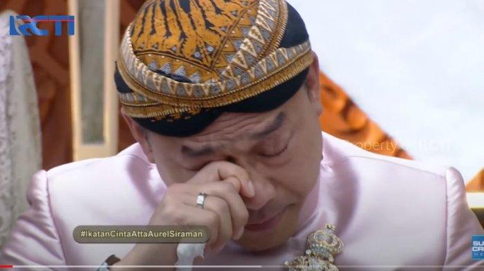Tangis Anang Hermansyah pecah saat Aurel mencium kakinya dan sungkem di acara siraman, Jumat (19/3/2021).