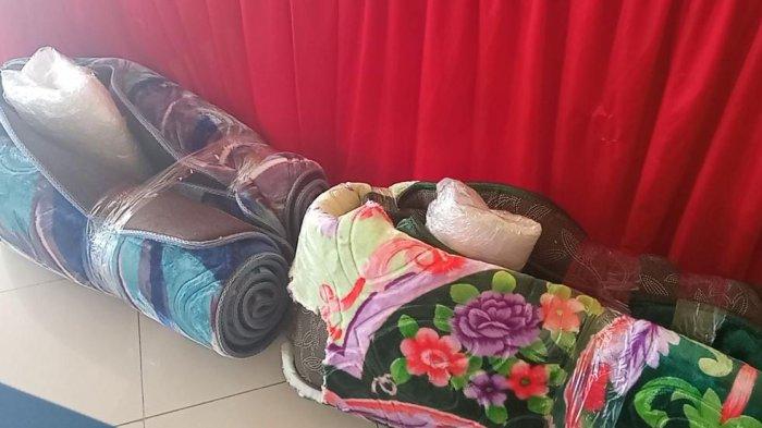Barang bukti berupa karpet yang digunakan pelaku N sebagai medium menyelundupkan 3,14 kilogram sabu dan 4.753 butir ekstasi.