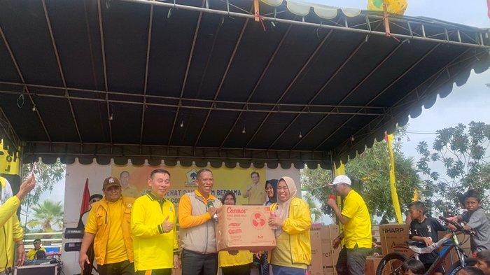 Semarak HUT ke-58 Partai Golkar, DPD Golkar gelar senam massal berhadiah, Minggu (16/10/2022) kemarin. (TRIBUNKALTARA.COM / HANNA)