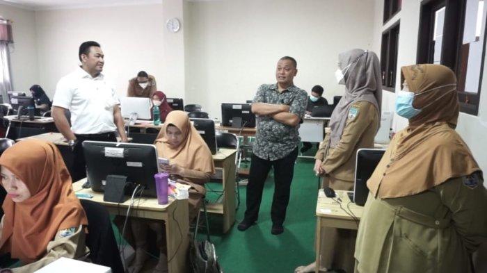 Yancong dan Syamsuddin Arfah Anggota DPRD Kaltara ikut dalam rombongan menyambangi SMAN 1 Tarakan, Selasa (5/7/2022).