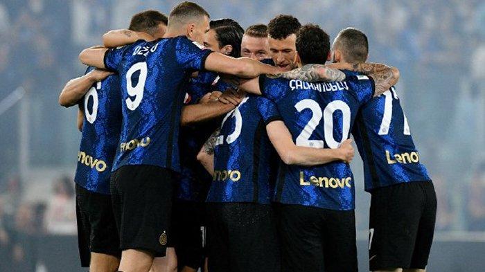 Selebrasi para pemain Inter Milan pada laga final Coppa Italia melawan Juventus, di Stadion Olimpico, Roma, Kamis (12/5/2022). (inter.it)