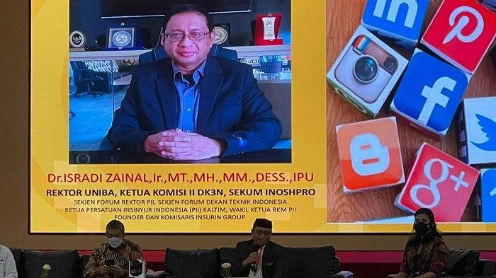 Rektor Uniba Dr Isradi Zainal menjadi pembicara pada seminar nasional dengan tema Desain Arsitektur Ruang Siber Ibu Kota Negara (IKN) dalam Persfektif Pertahanan Keamanan guna Meningkatkan Cyber Awareness.