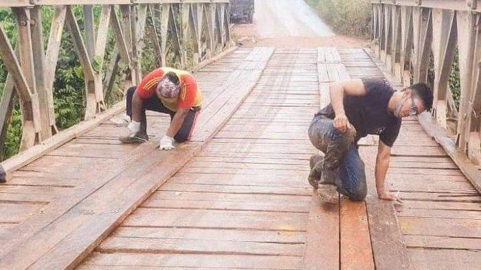 Jembatan Kayu yang menghubungkan Sangatta-Rantau Pulung mendapat perbaikan Pemerintah Daerah usai kerusakannya viral di media sosial