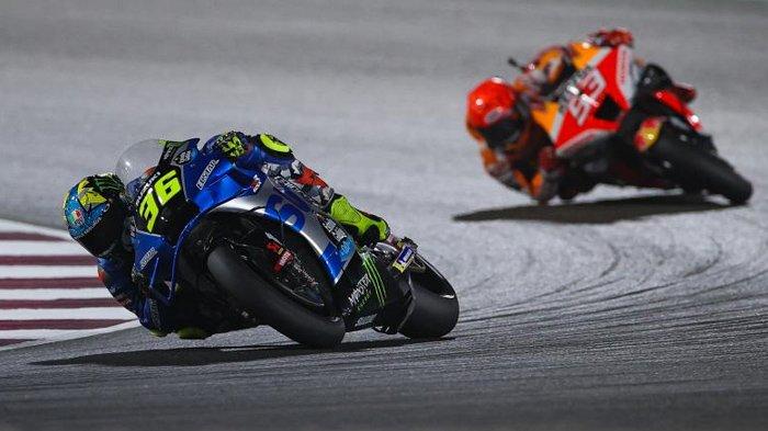 Pebalap MotoGP dari Tim Suzuki, Joan Mir (depan) bersaing dengan rider Repsol Honda, Marc Marquez. (motogp.com)