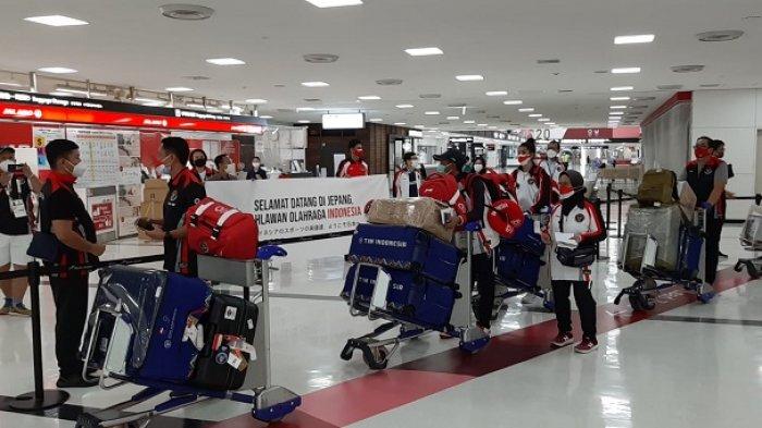 Lalu Muhammad Zohri & Alvin Tehupeiory atlet Indonesia untuk Olimpiade Tokyo dari cabang atletik tiba di bandara Narita Tokyo Minggu (25/7). Foto KBRI Tokyo