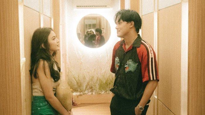 Mahalini Raharja dan Rizky Febian kini tak lagi malu pamer kemesraan setelah resmi berpacaran. @rizkyfbian