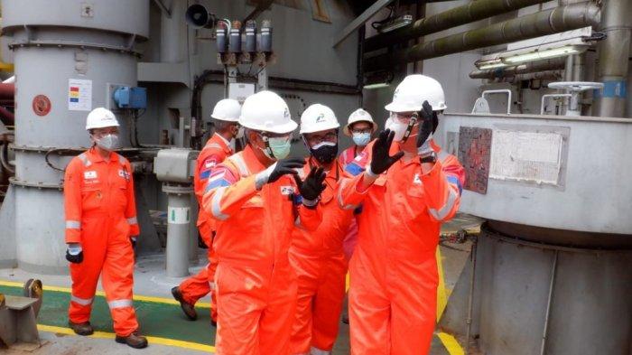 Komisaris Utama PT Pertamina (Persero), Basuki Tjahaja Purnama mengunjungi Rig Tasha di Wilayah Kerja (WK) Blok Mahakam.