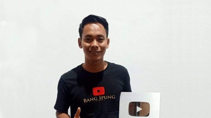 Konten kreator asal Kalimantan Utara, Purnomo atau biasa dikenal dengan sapaan Bang Ipung. Ipung cukup dikenal karena konten unggahannya di Sosmed, berisi komedi dan parodi kehidupan sehari-hari masyarakat di Kaltara.
(HO / Purnomo SP)