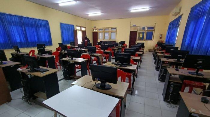 Kesiapan ruangan di SMKN 2 Tarakan untuk peserta PPPK guru yang akan dilaksanakan mulai 30 Agustus 2021.