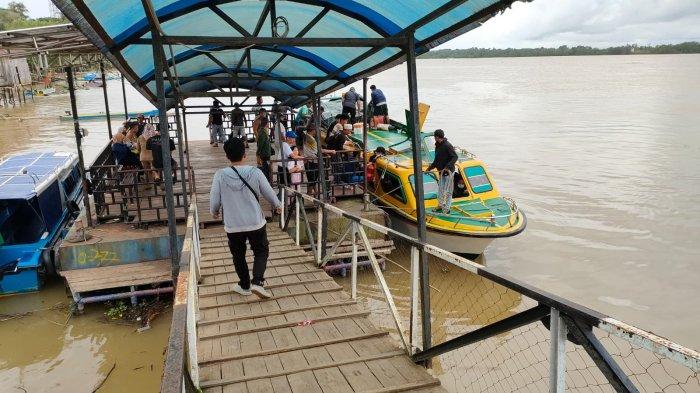 Aktivitas penumpang speedboat reguler di Pelabuhan Speedboat Tideng Pale, Kabupaten Tana Tidung, Kalimantan Utara.