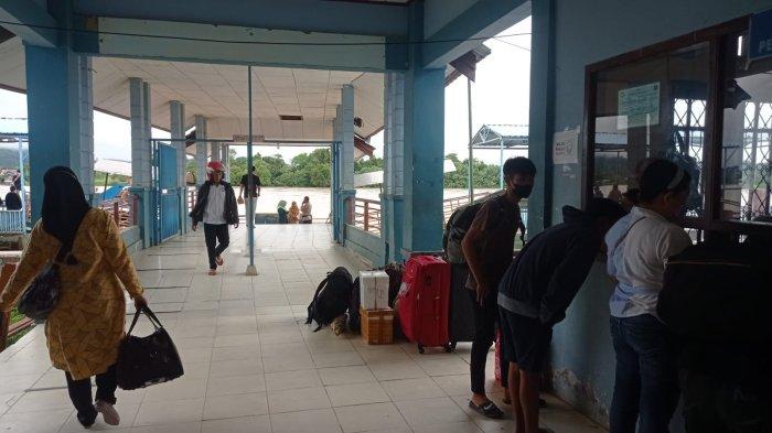 Speedboat Reguler Malinau Kota tujuan Kota Tarakan bersiap berangkat dari Pelabuhan Speedboat Malinau, Provinsi Kalimantan Utara
