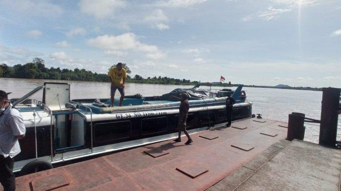 Aktivitas penumpang di Pelabuhan Speedboat Malinau Kota, Kabupaten Malinau, Provinsi Kalimantan Utara, Senin (16/5/2022)