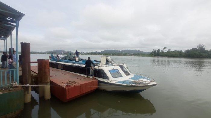 Suasana di Pelabuhan Malinau Kota, Kecamatan Malinau Kota, Kabupaten Malinau, Provinsi Kalimantan Utara, Sabtu (16/4/2022).