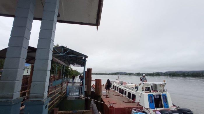 Calon penumpang speedboat rute Malinau tujuan Tarakan bersiap mengikuti pelayaran di Pelabuhan Speedboat Malinau Kota, Kabupaten Malinau, Provinsi Kalimantan Utara, beberapa hari lalu