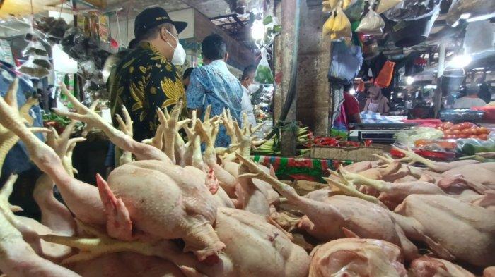 Stok ayam di salah satu pasar Kota Tarakan dipastikan terjamin hingga Idul Fitri mendatang