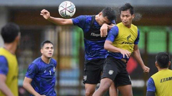 Suasana latihan Borneo FC. Inilah kondisi terkini skuat Borneo FC jelang kick off BRI Liga 1, yang diungkapkan oleh pilar Pesut Etam Fajar Fathurrahman