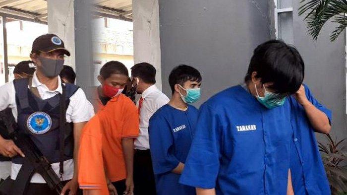 Para tersangka pengedar sabu seberat 628,36 gram saat dibawa ke Kantor BNNK Tarakan. TRIBUNKALTARA.COM/RISNAWATI