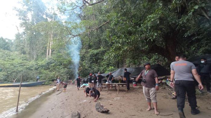 Tenda lokasi penginapan di Poho, Desa Long Pelban, Kecamatan Peso, Bulungan. Di lokasi ini Bupati Syarwani kumpulkan Kades se Kecamatan Peso membahas pemanfaatan hutan.