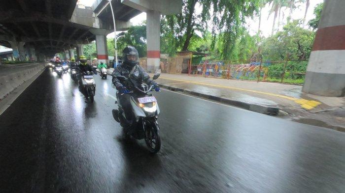 Tips aman berkendara saat musim hujan bersama Yamaha.