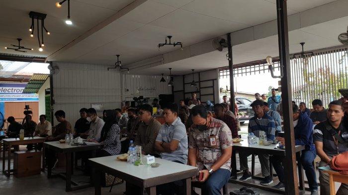 Suasana Coffe Morning di Cafe Seruyuk Jalan Lembasung, Jumat (8/7/2022) Unsur Forkopimda bersama Warga Tanah Kuning-Mangkupadi Kecamatan Tanjung Palas Timur