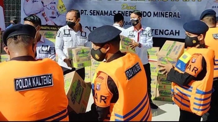 Bantuan bahan makanan untuk korban banjir dan warga terdampak Covid-19 di Kalteng.