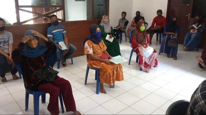 Penyaluran Bantuan Sosial Tunai (BST) di Kelurahan Panamas, Kabupaten Kapuas, Kalimantan Tengah (Kalteng).