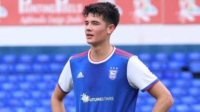 Elkan Baggott ketika berlatih di Ipswich Town.