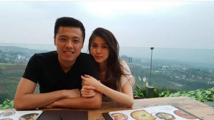 Kapten Vincent dan istrinya, Novita Condro