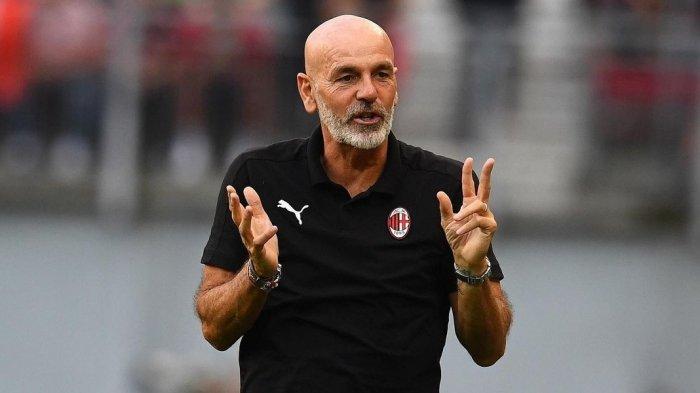 Pelatih AC Milan Stefano Pioli