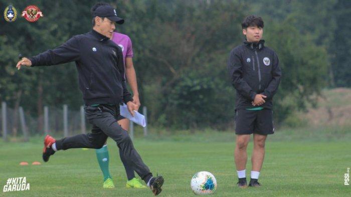 Pelatih Timnas U-19 Indonesia Shin Tae-yong saat memimpin anak asuhnya latihan