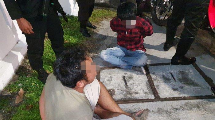 Petugas Satlantas Polresta Palangkaraya amankan dua pengendara bawa sabu di Palangkaraya, Minggu (18/4/2021) malam.
