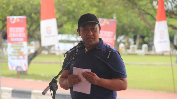 Wakil Gubernur Kalteng H Edy Pratowo memberi memberi sambutan dalam acara vaksinasi massal Merdeka di Bundaran Besar Palangkaraya, Minggu (7/11/20210). Hadir dalam acara ini pejabat Forkompimda Kalteng termasuk Kakanwil Kemenkumham Kalteng Ilham Djaya.